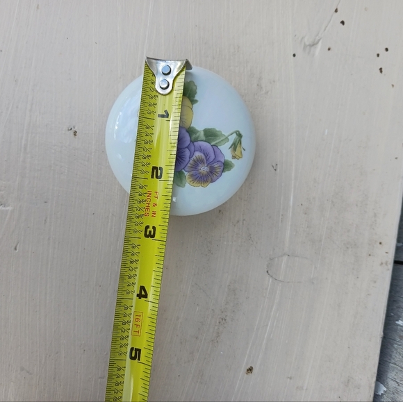 Vtg Lillian Vernon Porcelain Collector’s Box White Pansies Cottagecore Trinket - Picture 7 of 9